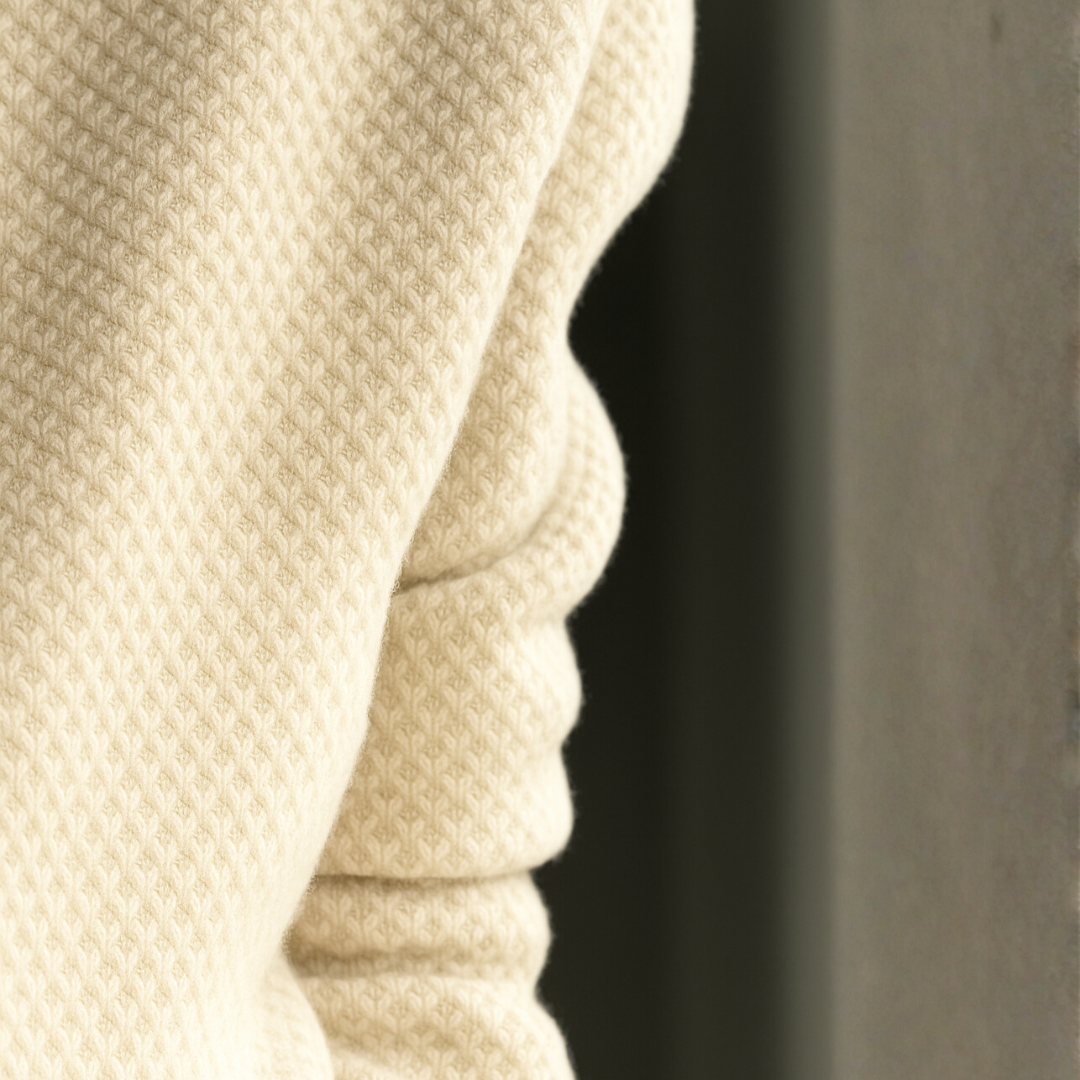 ボタン付きカーディガン。