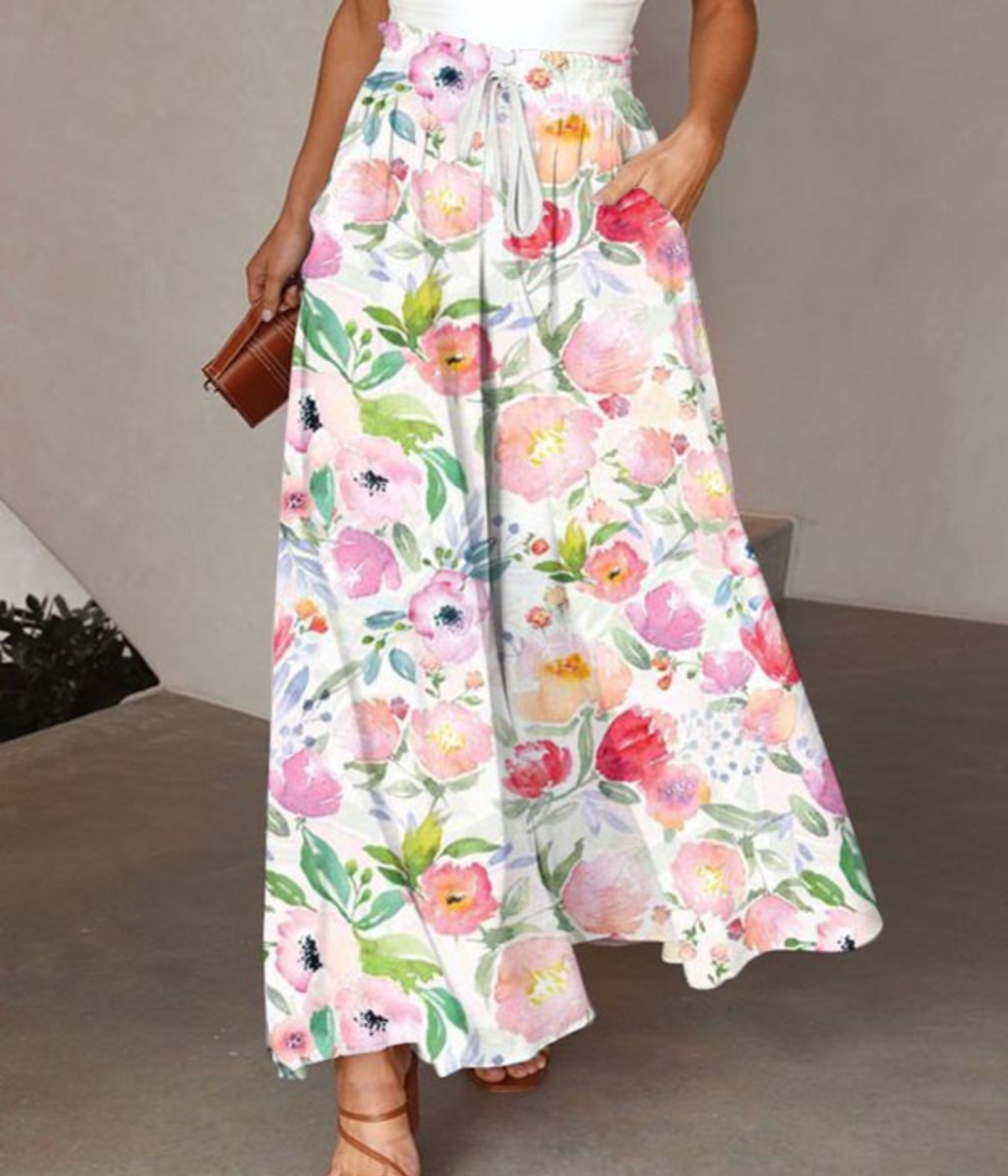 ピンクの花柄ワイドパンツ