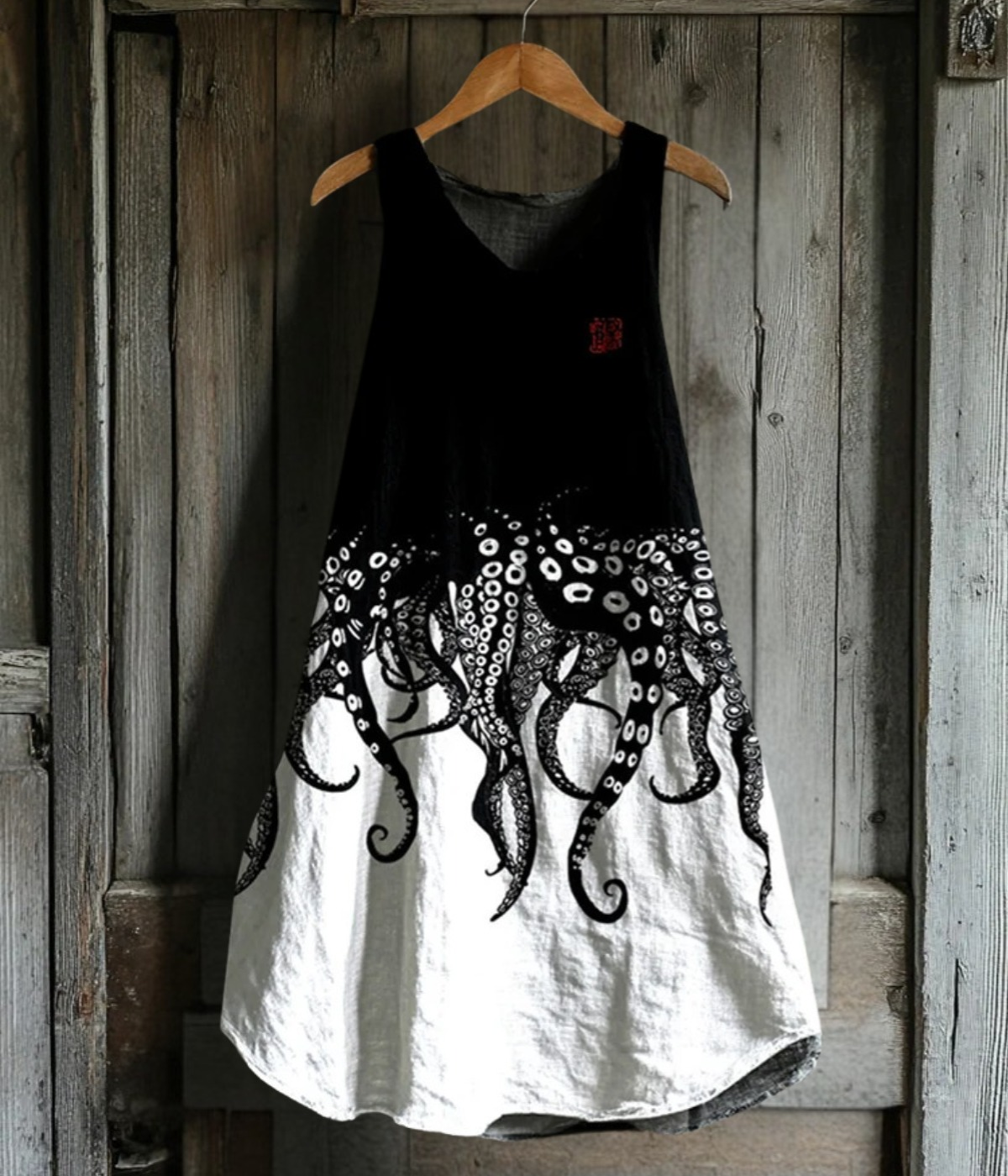 黒のノースリーブ・サマードレス