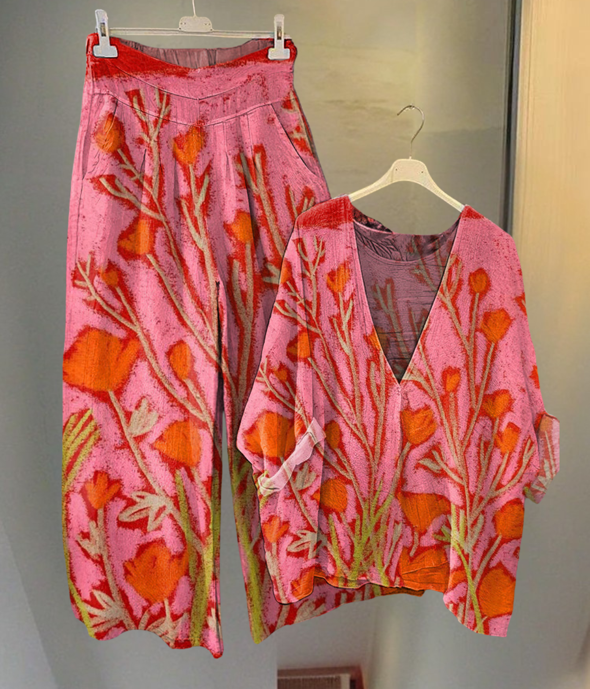 花柄のローズ色夏用スーツ