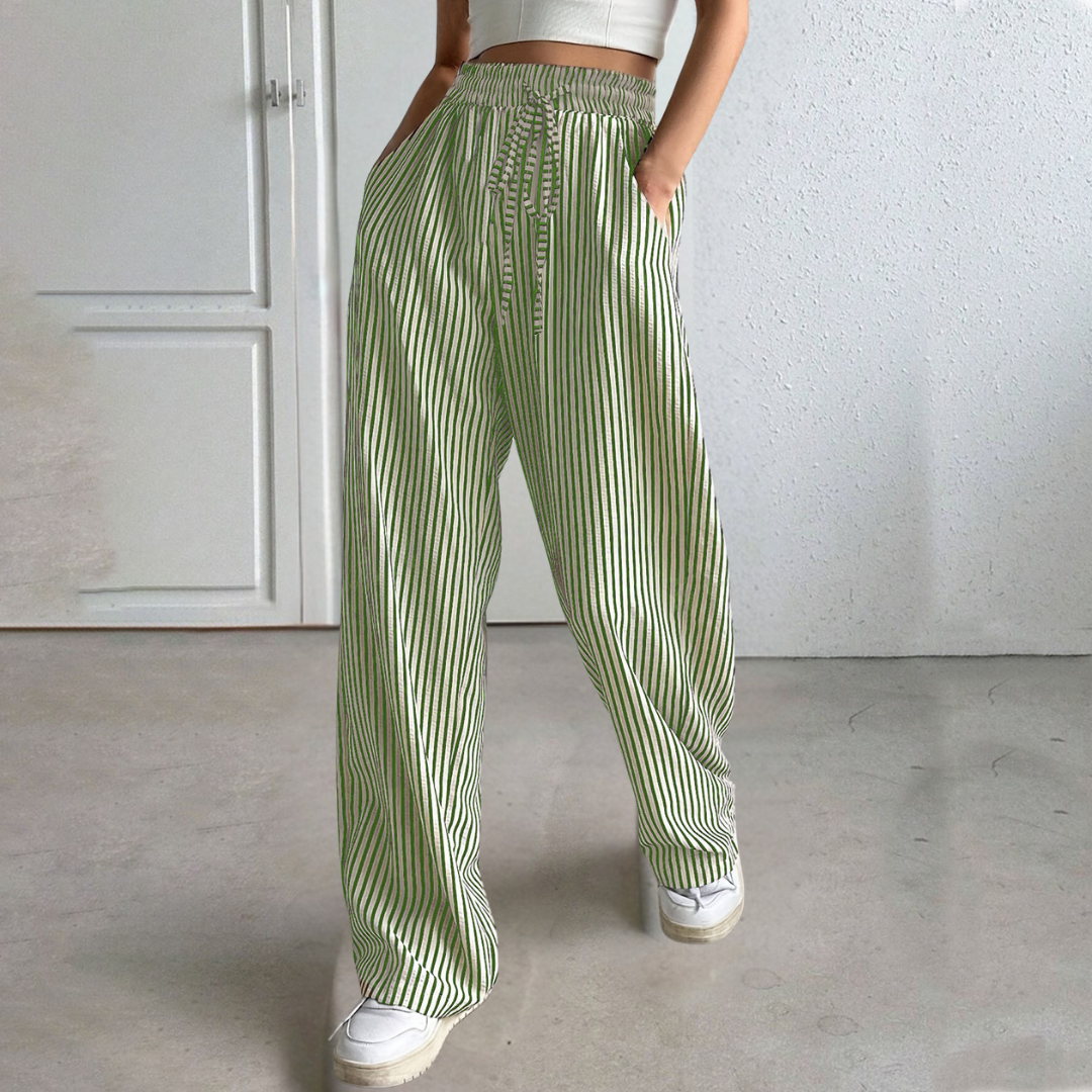 ストライプ柄のゆったりとした夏用パンツ