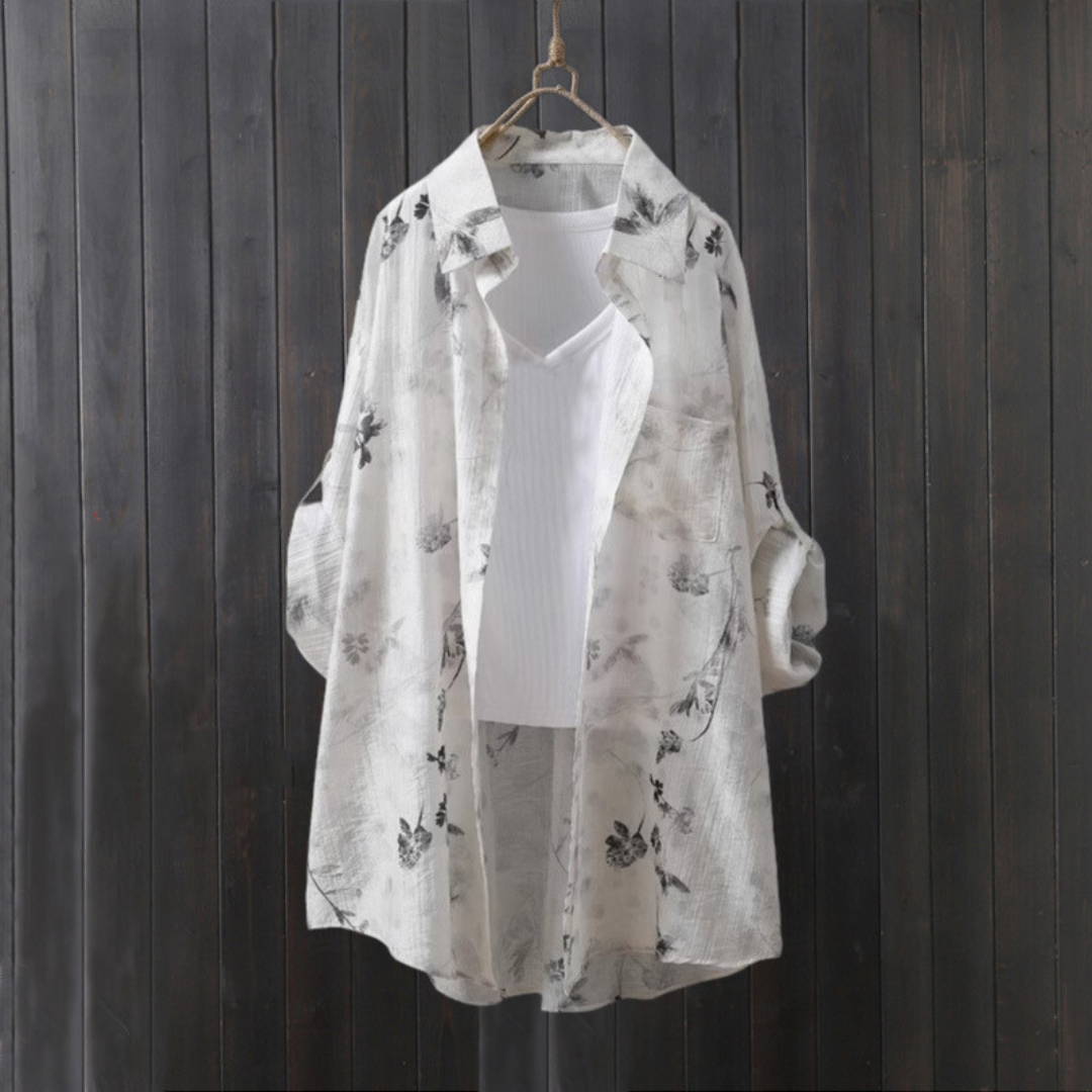 軽やかな花柄ブラウス