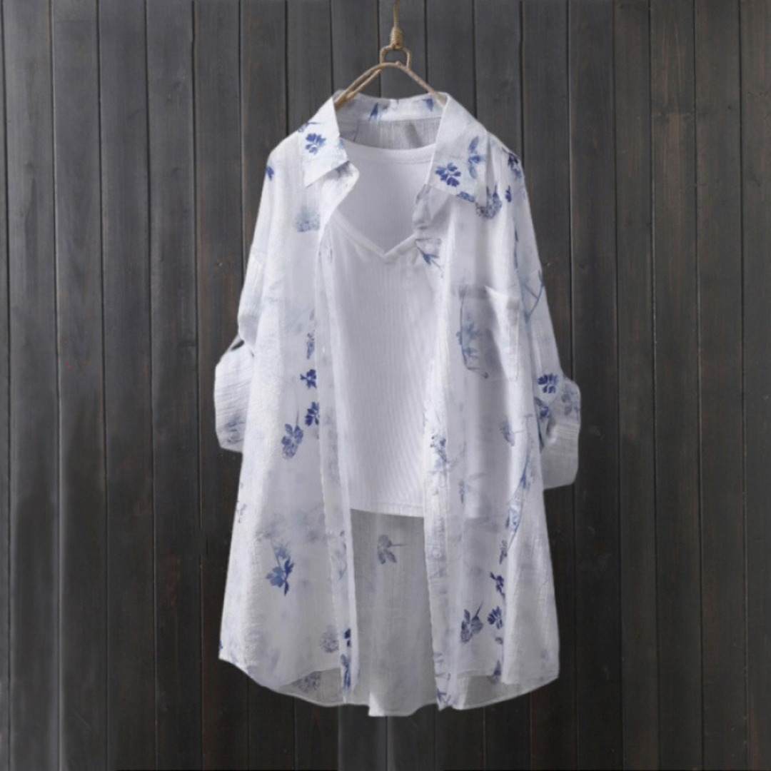 軽やかな花柄ブラウス