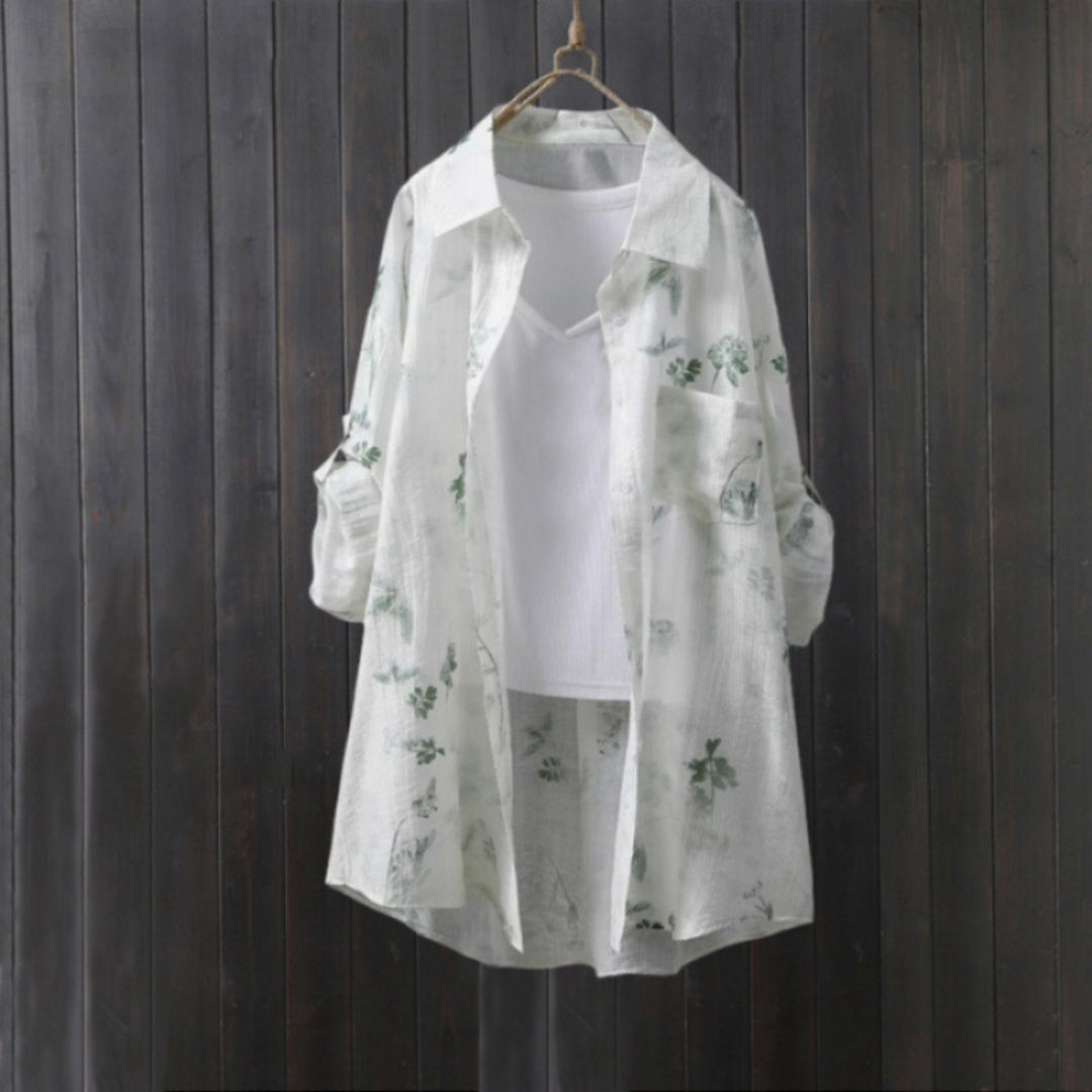 軽やかな花柄ブラウス