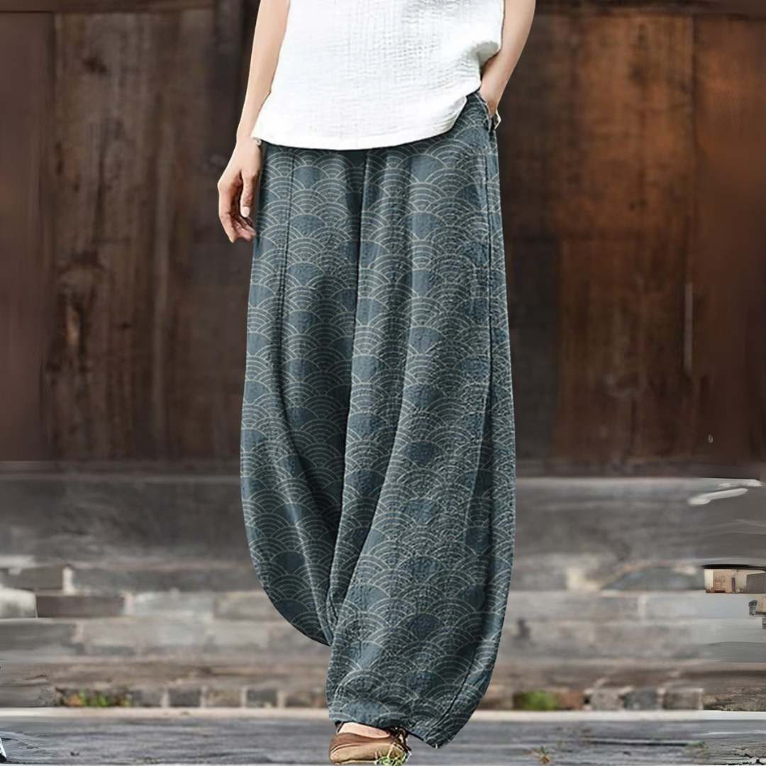 ライトグレーワイドパンツ