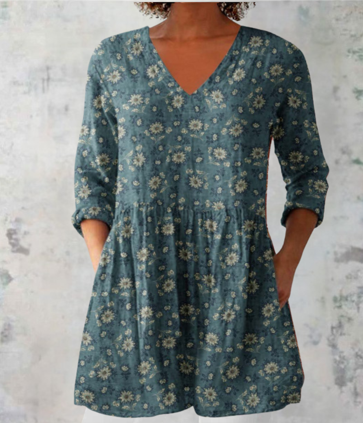 緩やかなドレス、ダークブルーの花柄