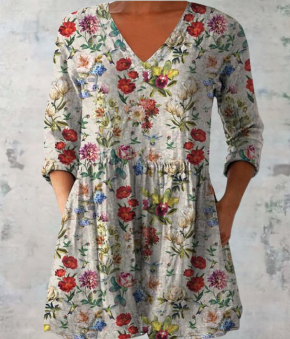 緩やかなドレス、白地に花柄