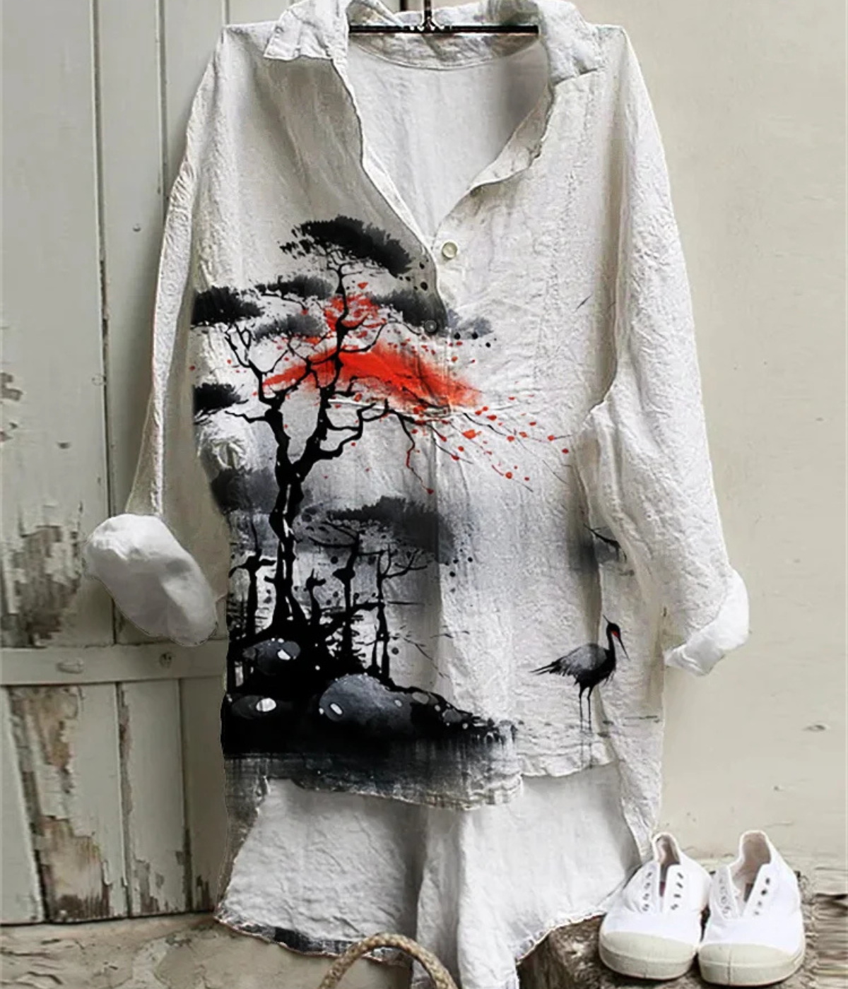 ヴィンテージ風 黒樹プリントVネックブラウス