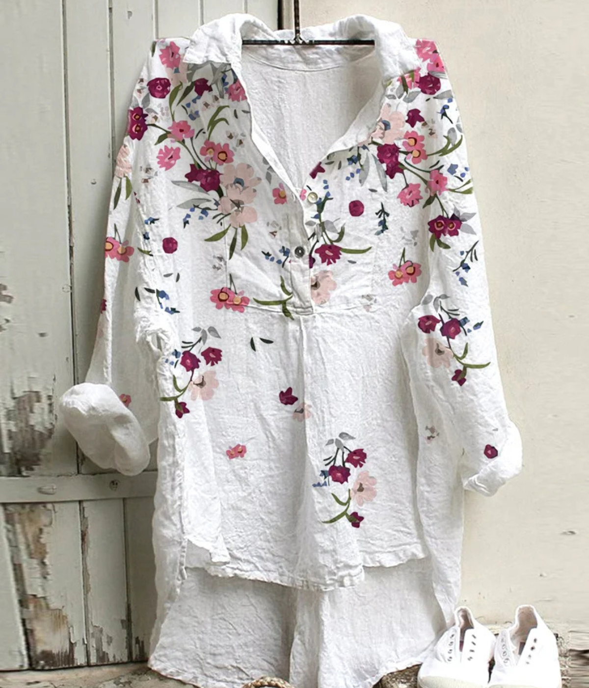 ピンクの花模様入りヴィンテージVネックブラウス