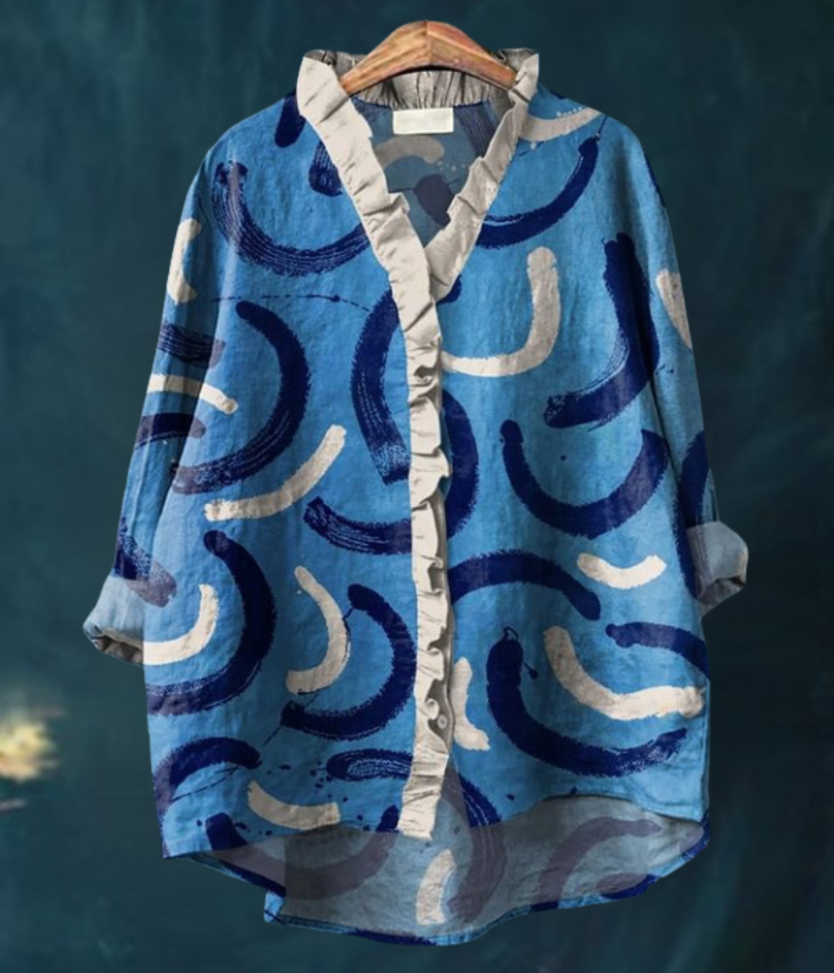 ブルー柄ラウンドネックブラウス