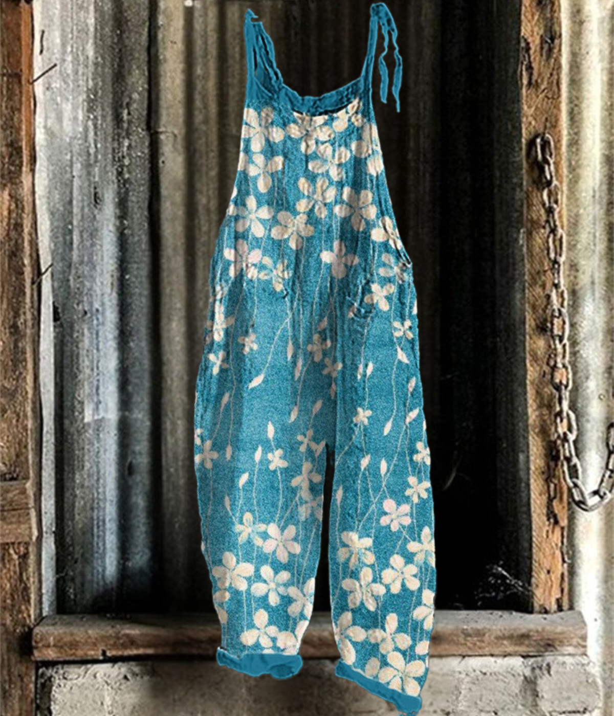 ホワイトフラワー柄のブルージャンプスーツ