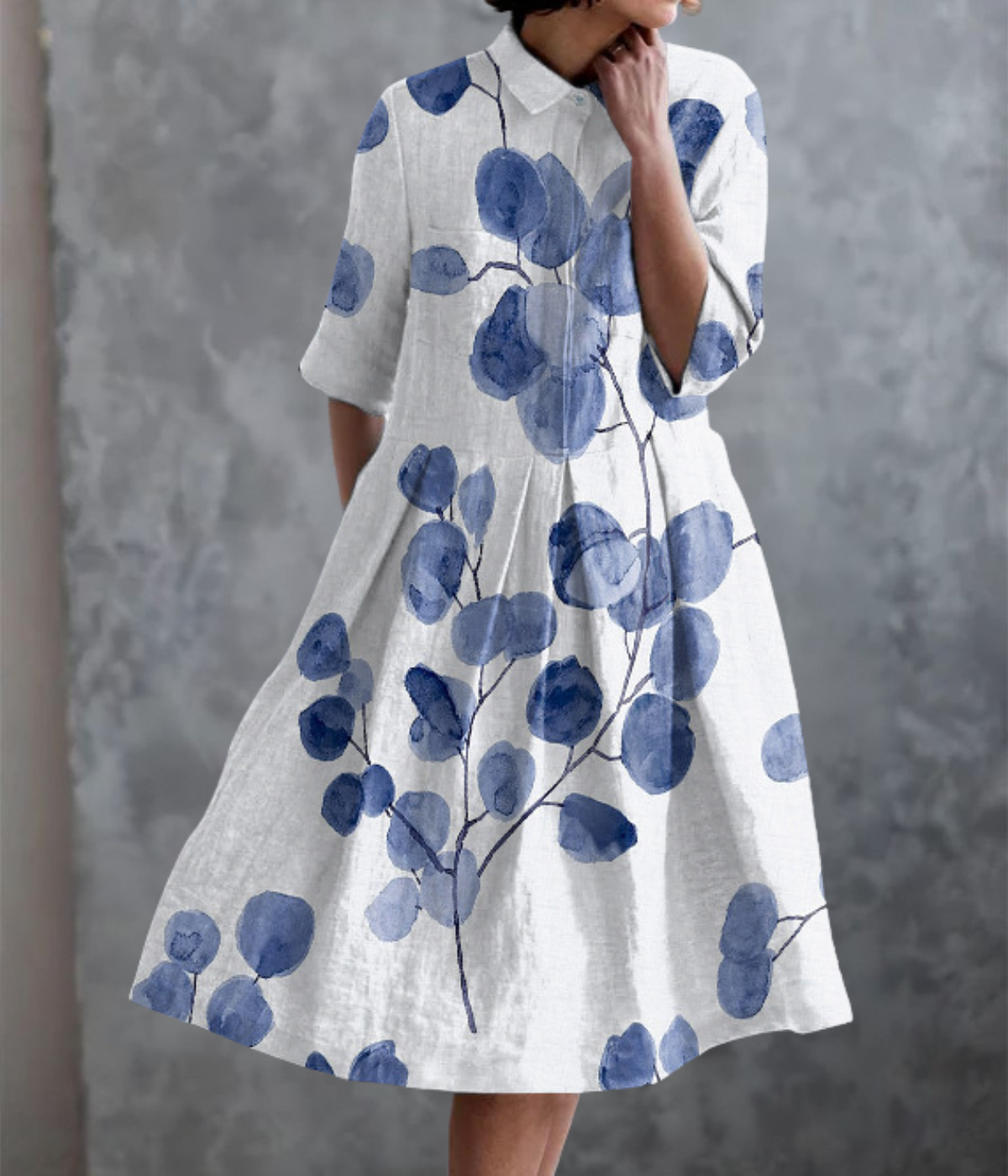 青い花柄のホワイトダブルポケットドレス