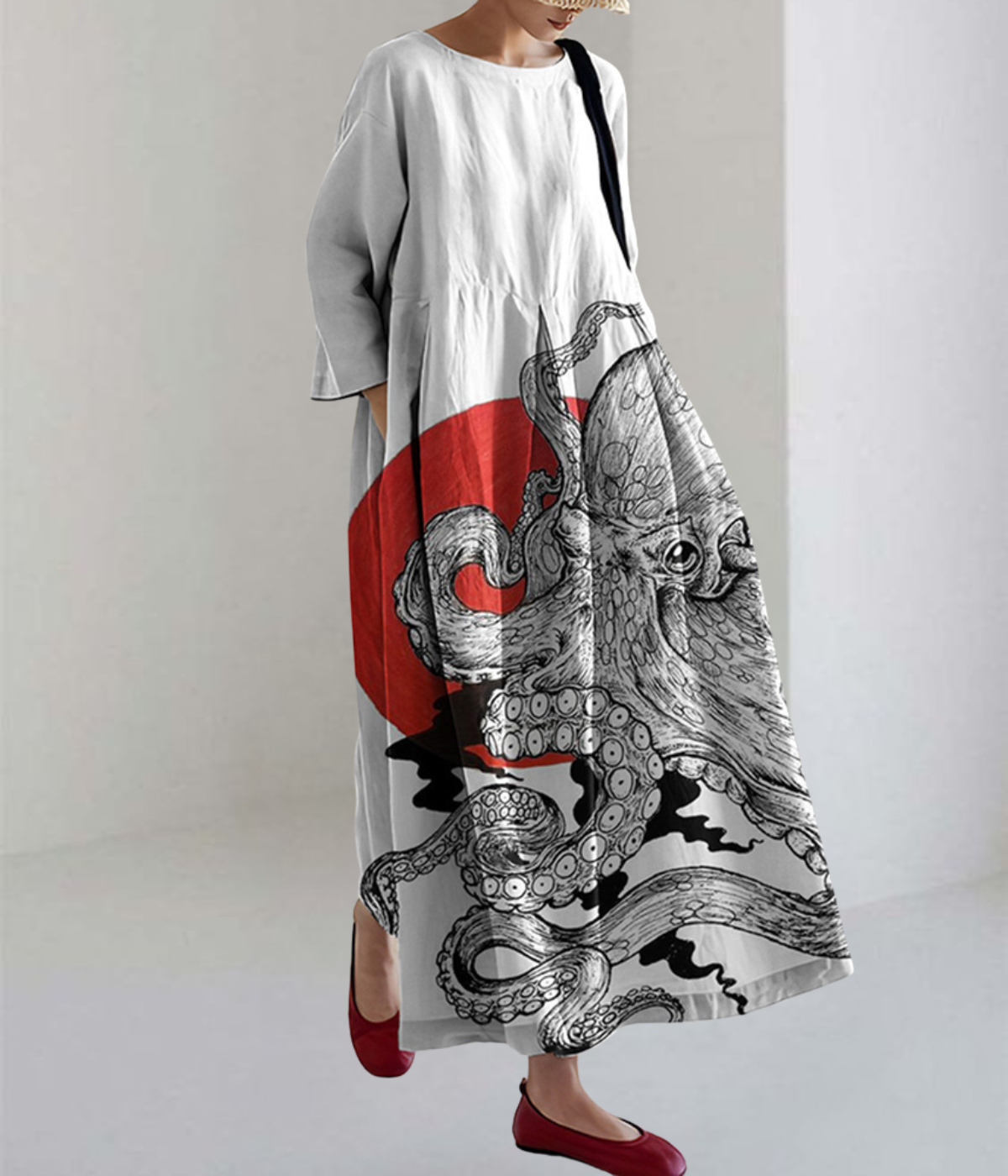 白地にタコ柄のラウンドネックドレス