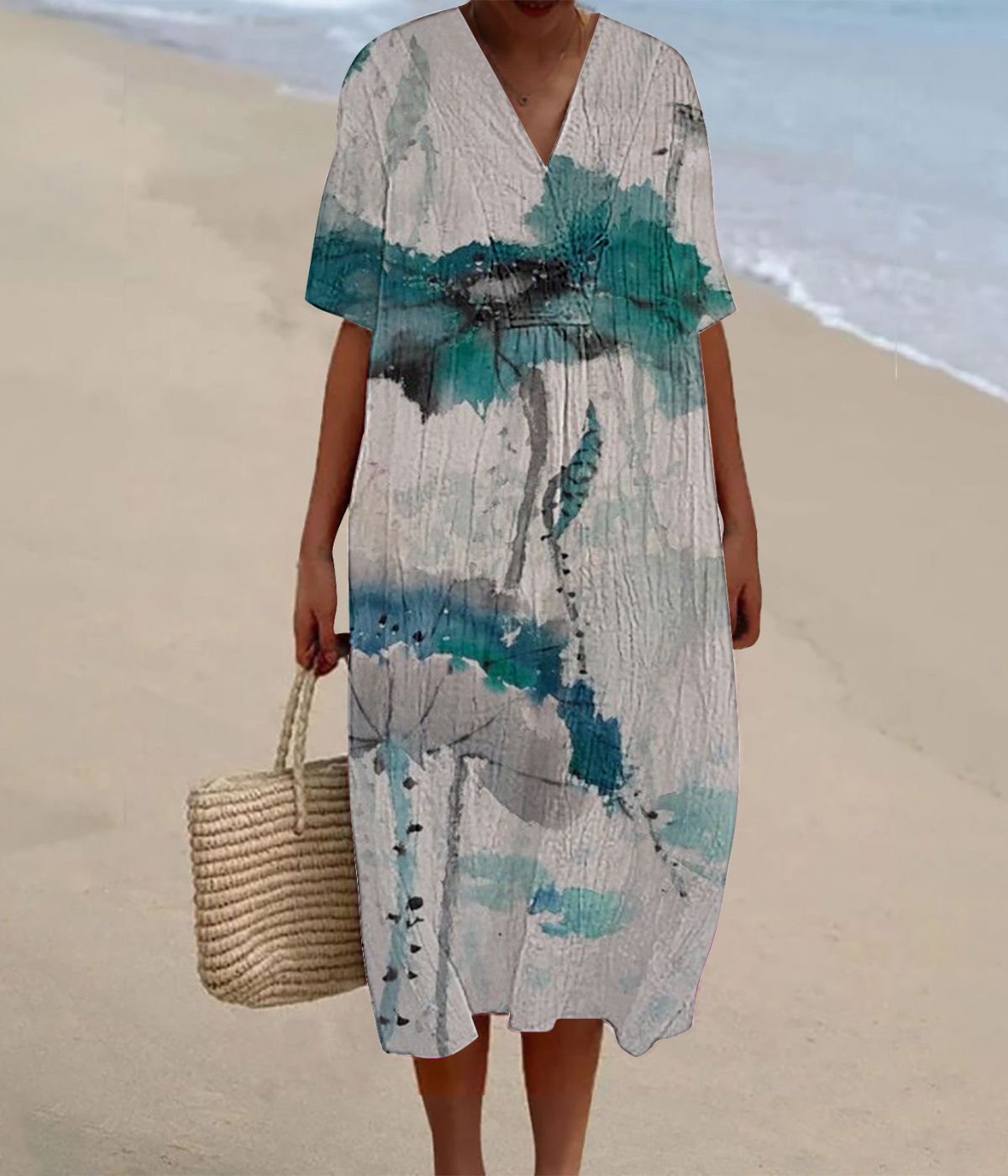 淡い青の花柄のVネックロングワンピース