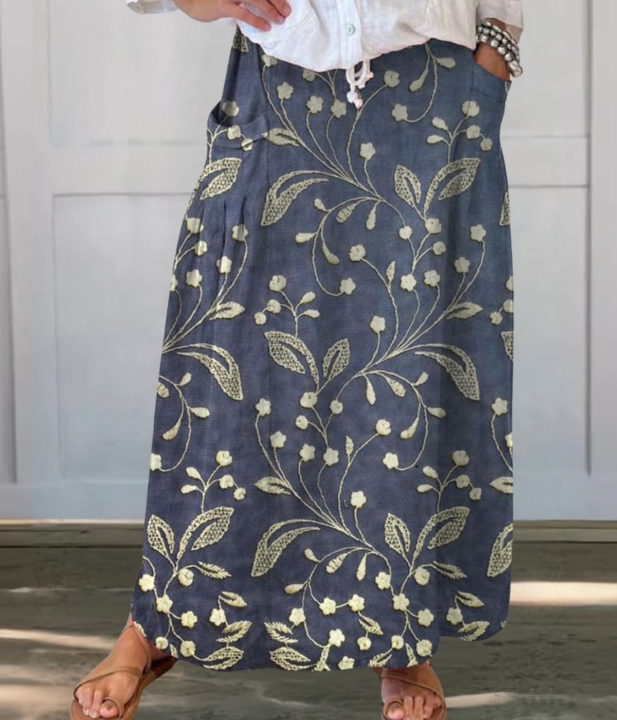 青の花柄ロングスカート