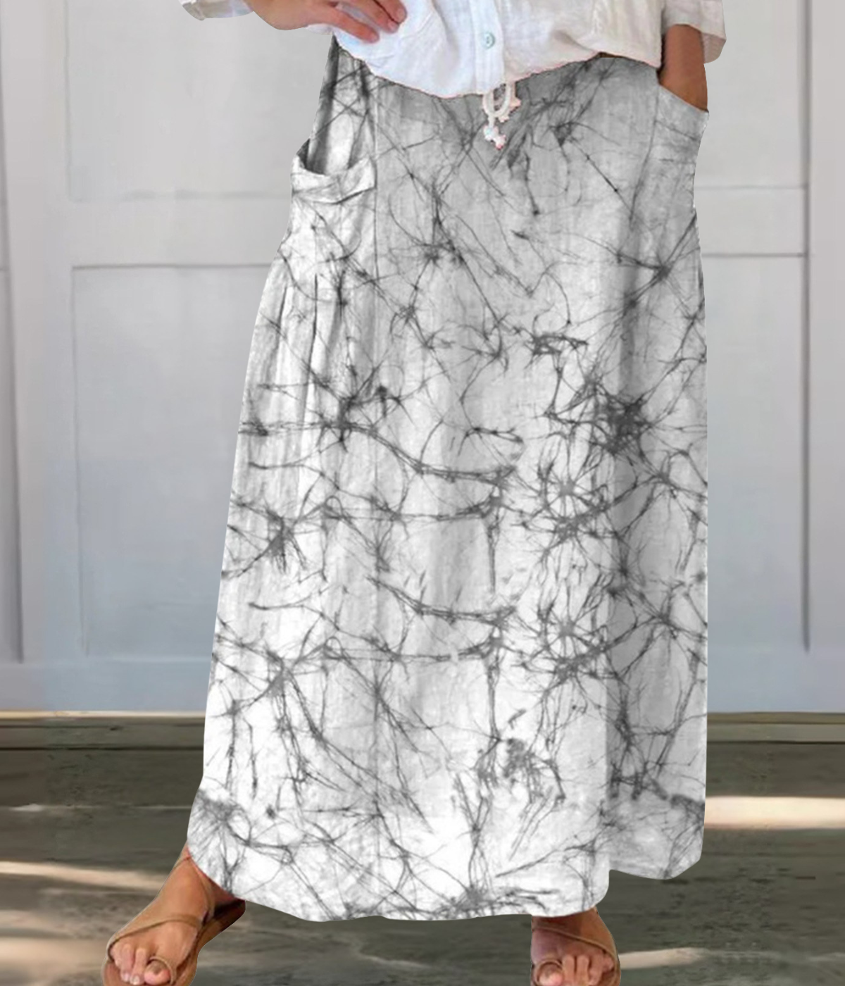 マーブル柄のロングスカート