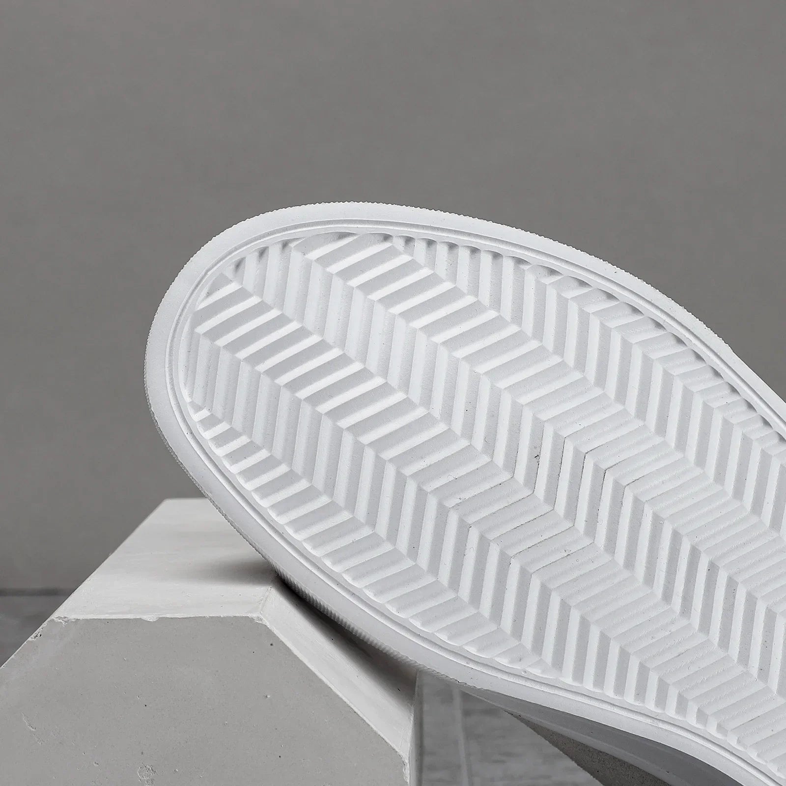 チャーリー・イースト・スニーカー