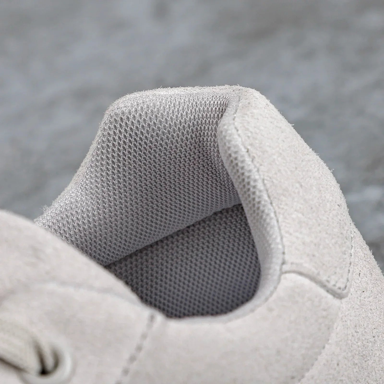 チャーリー・イースト・スニーカー