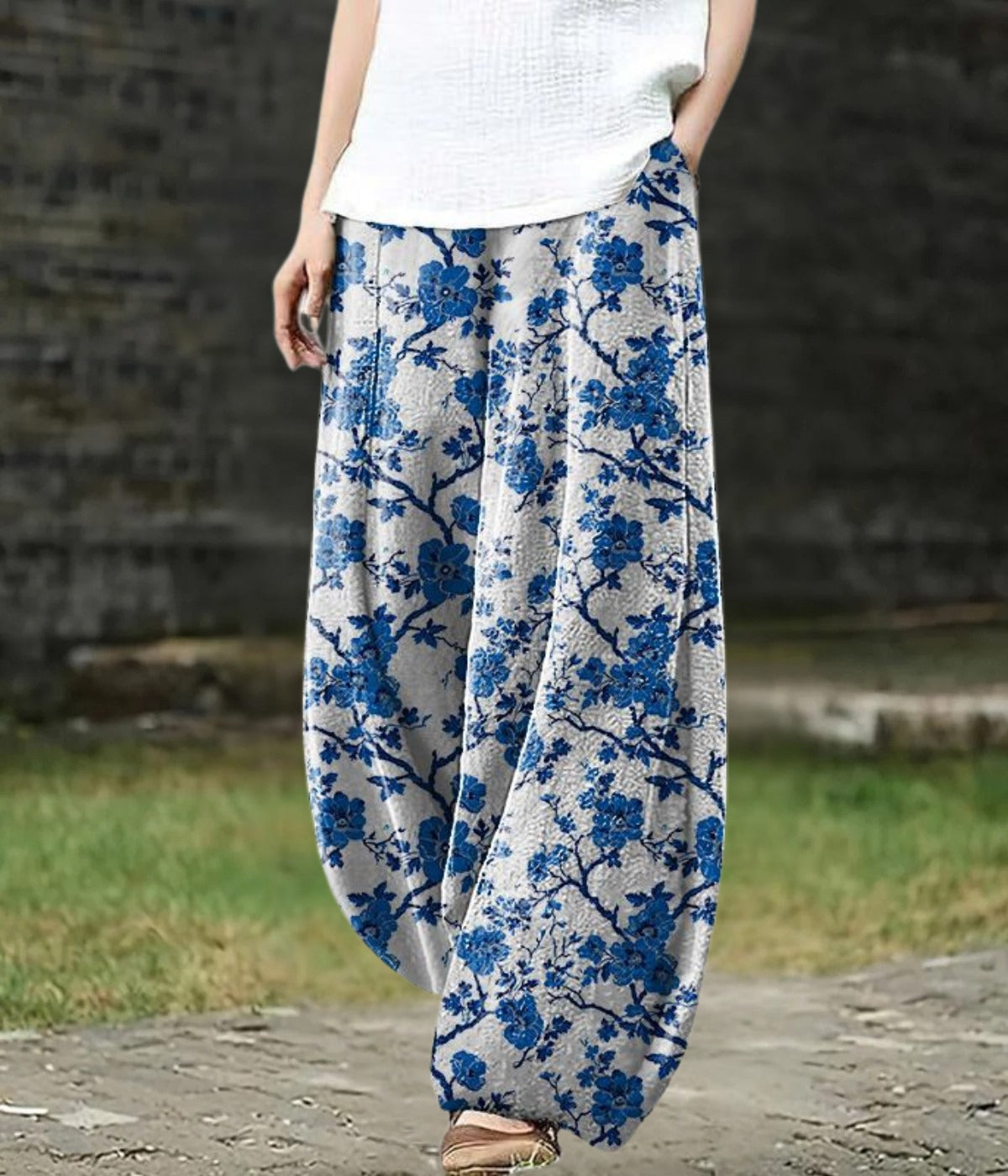 ブルーホワイトフローラルワイドレッグアートパンツ