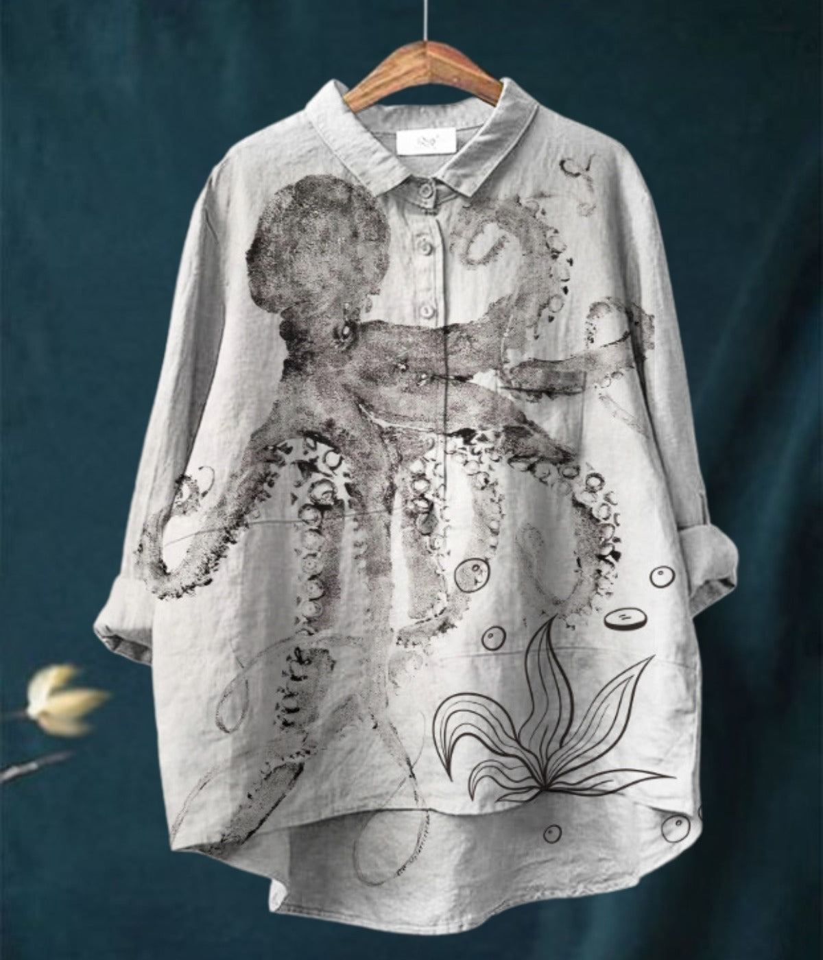 タコ柄のブラウス