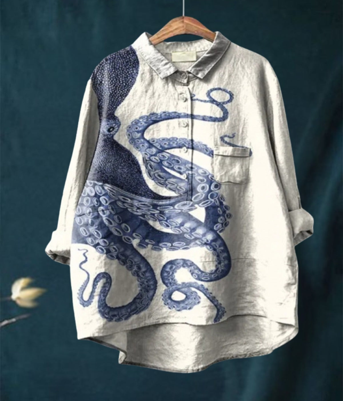 タコ柄のブラウス