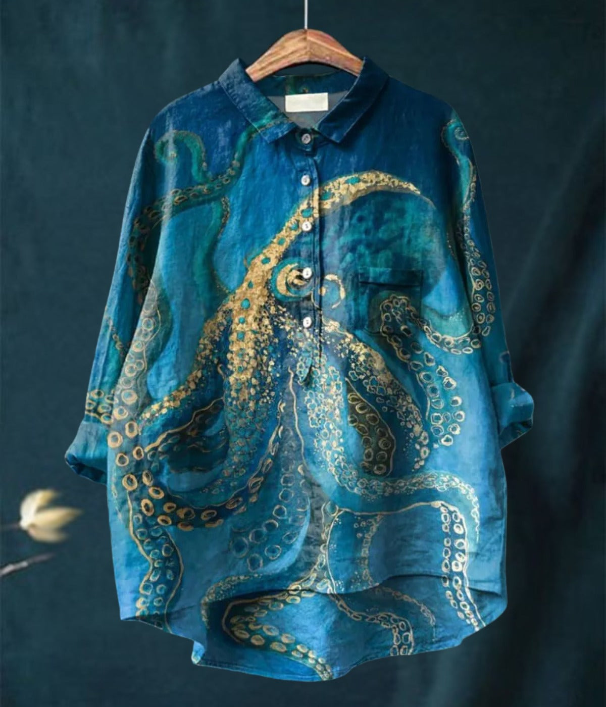 タコ柄のブラウス