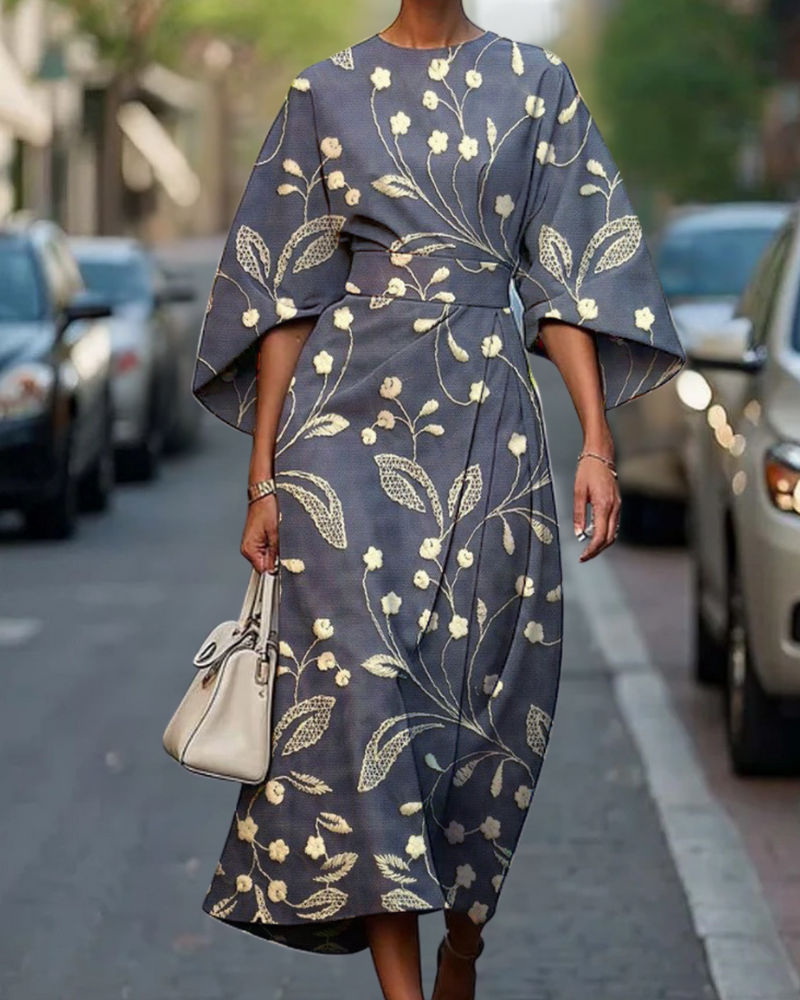 紫と青の葉模様のエレガントなドレス