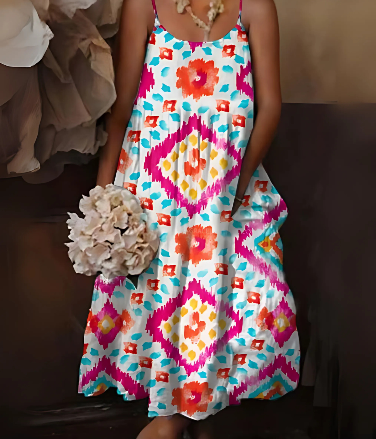 幾何学模様のノースリーブドレス