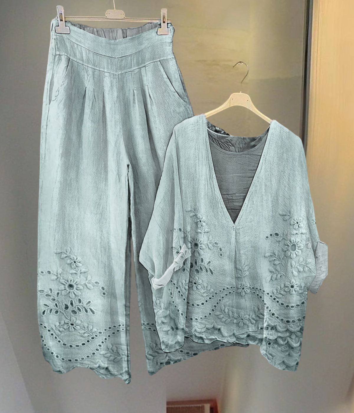 ライトブルーの夏用スーツ