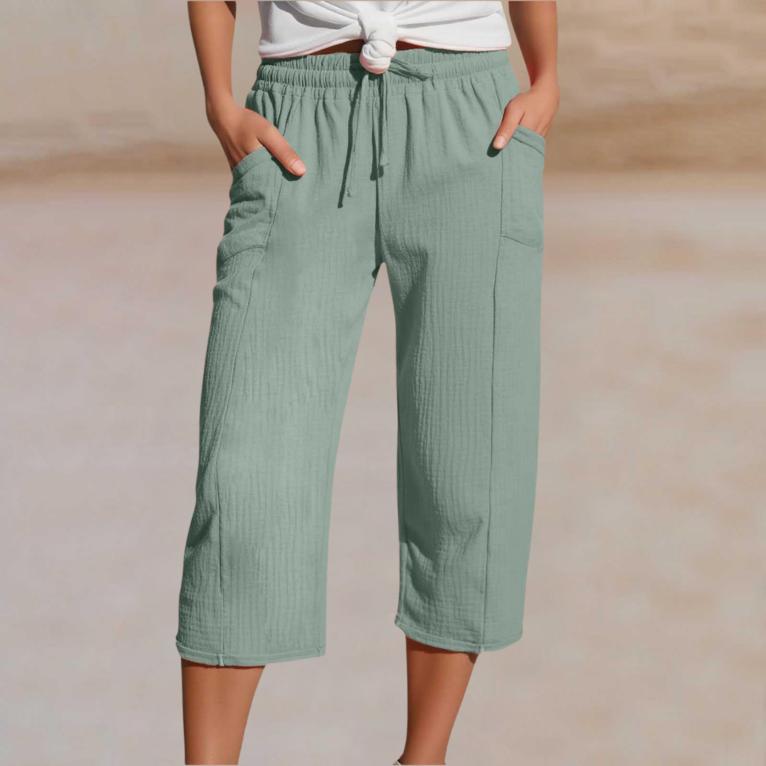 ポケット付きの綿麻ショートパンツ