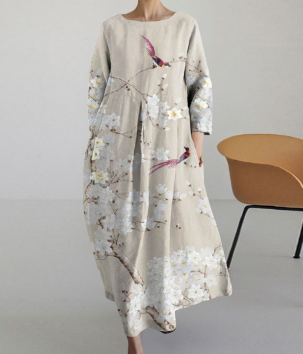 ホワイトブロッサム・ラウンドネックドレス