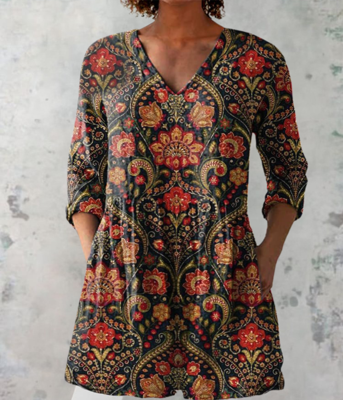 緩やかなドレス、赤い花柄