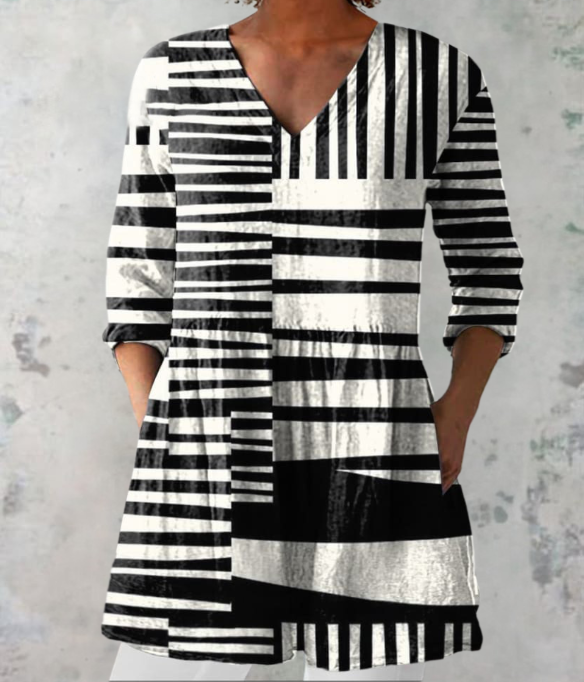 緩やかなドレス、白黒柄