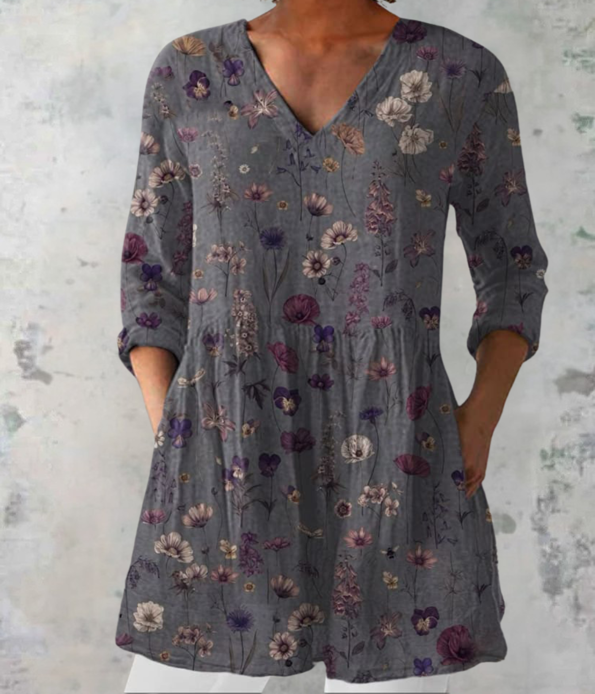 緩やかなドレス、紫の花柄