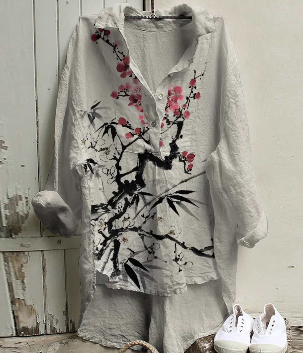 赤い葉模様入りヴィンテージVネックブラウス