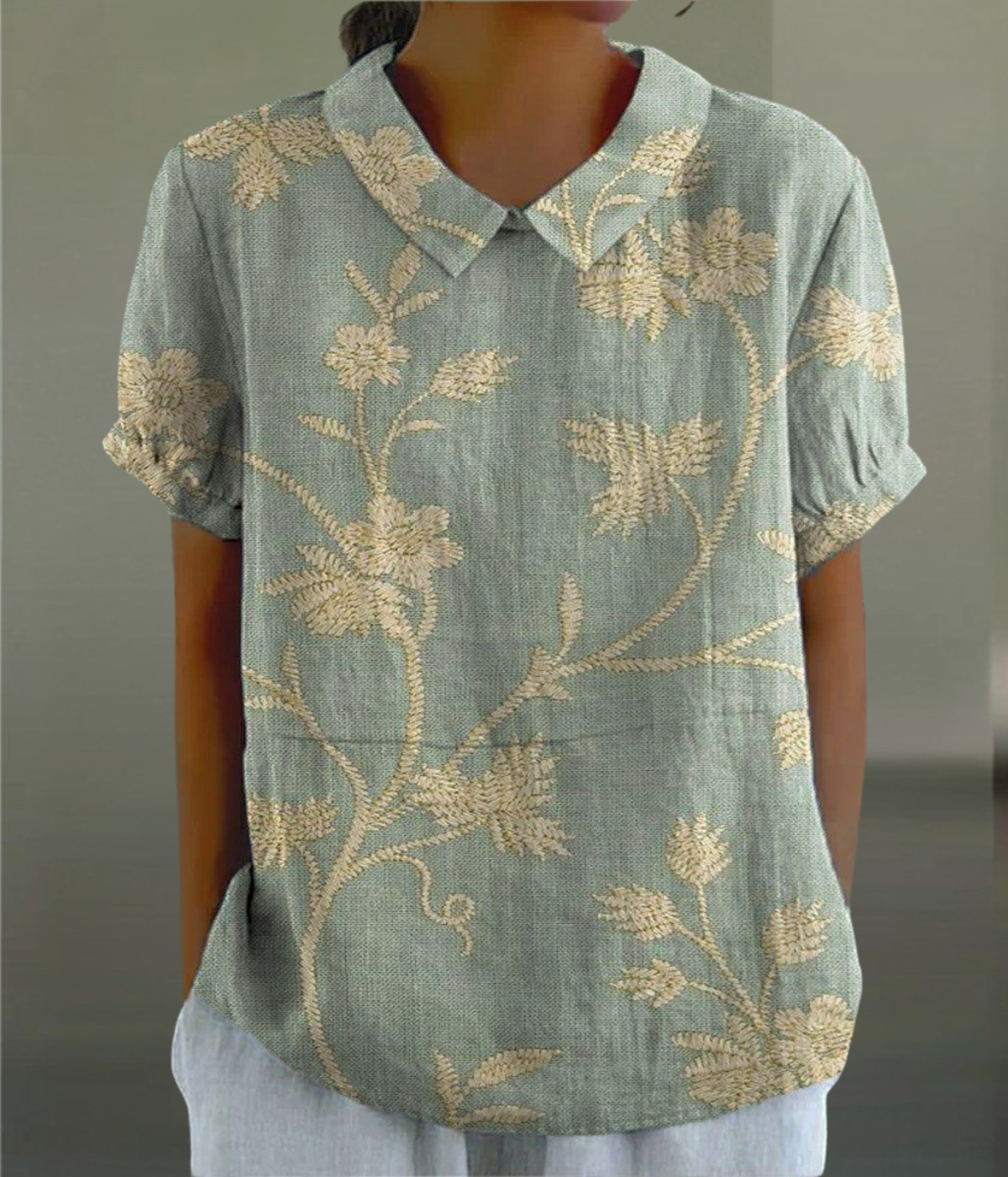 ライトブルー×葉柄ブラウス