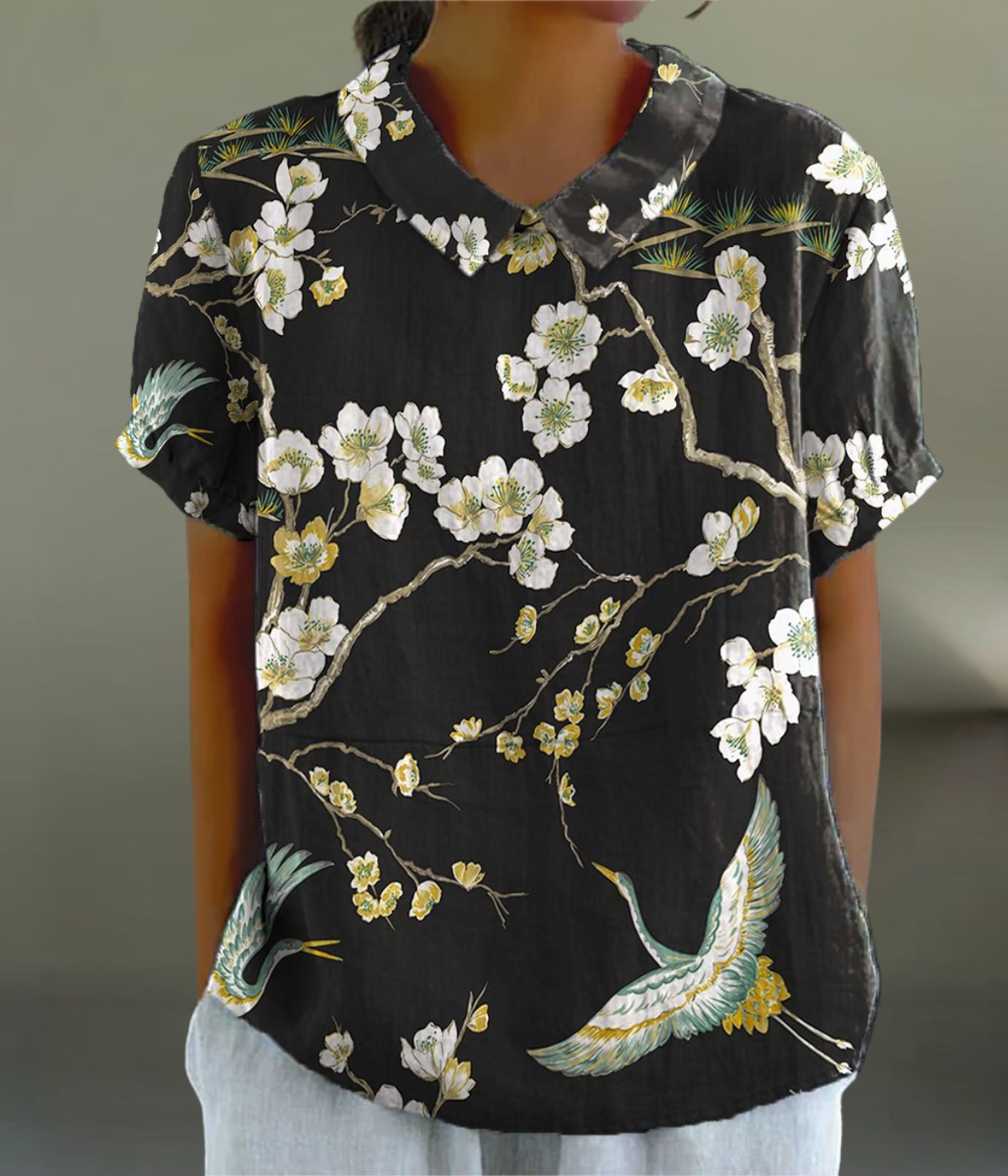 ブラックフォレスト柄ブラウス