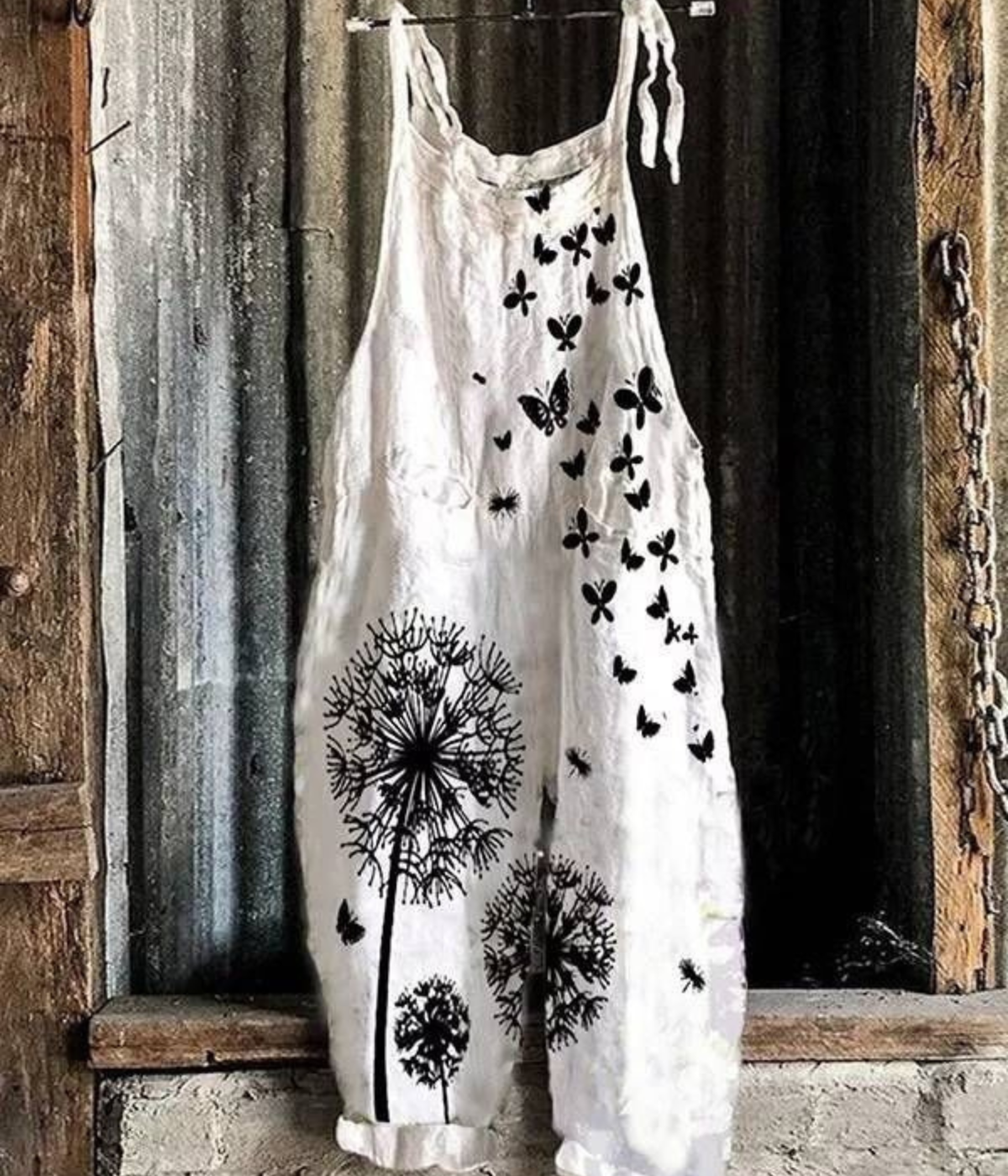 ホワイトのナチュラル柄ジャンプスーツ