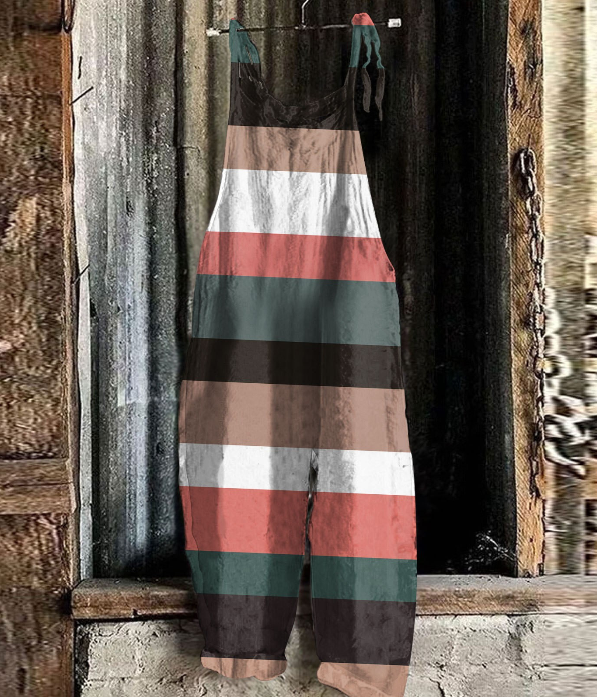 カラフルストライプ柄のジャンプスーツ