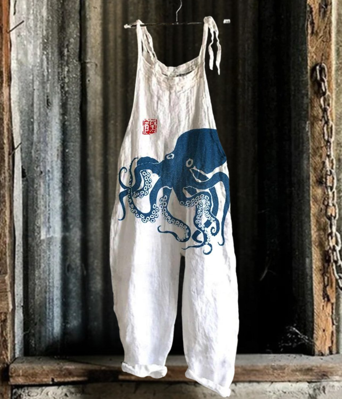 ホワイトのタコ柄ジャンプスーツ