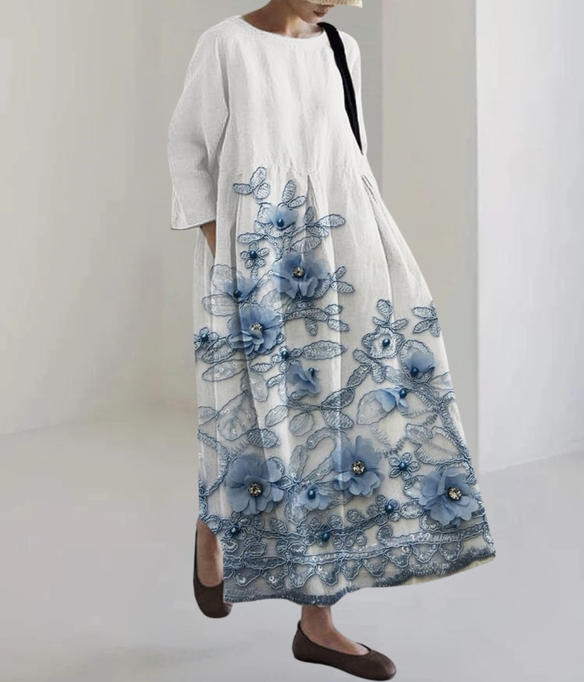 ベビーブルーの花柄の丸首ドレス