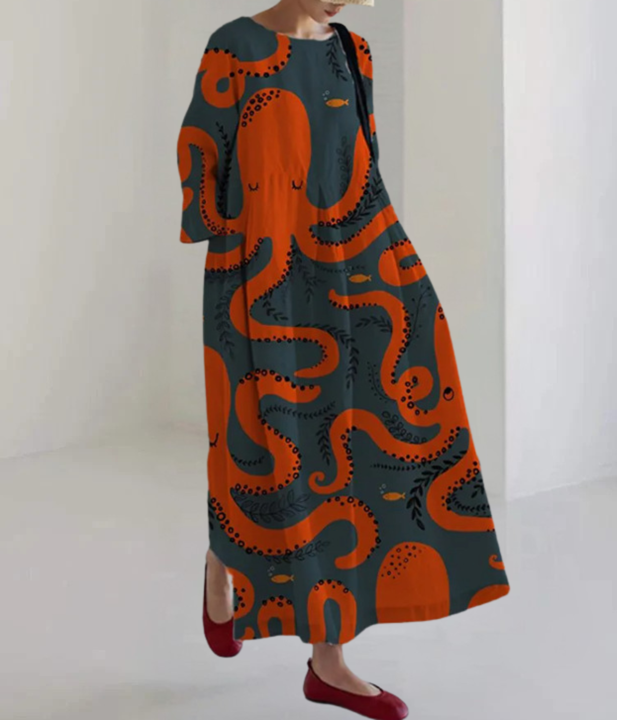 赤いタコの丸首ドレス