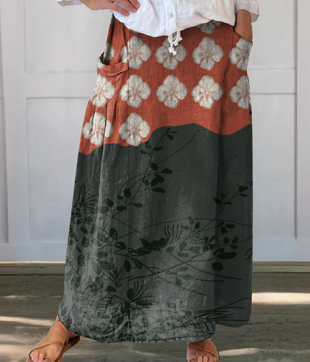 黒と赤の柄ロングスカート