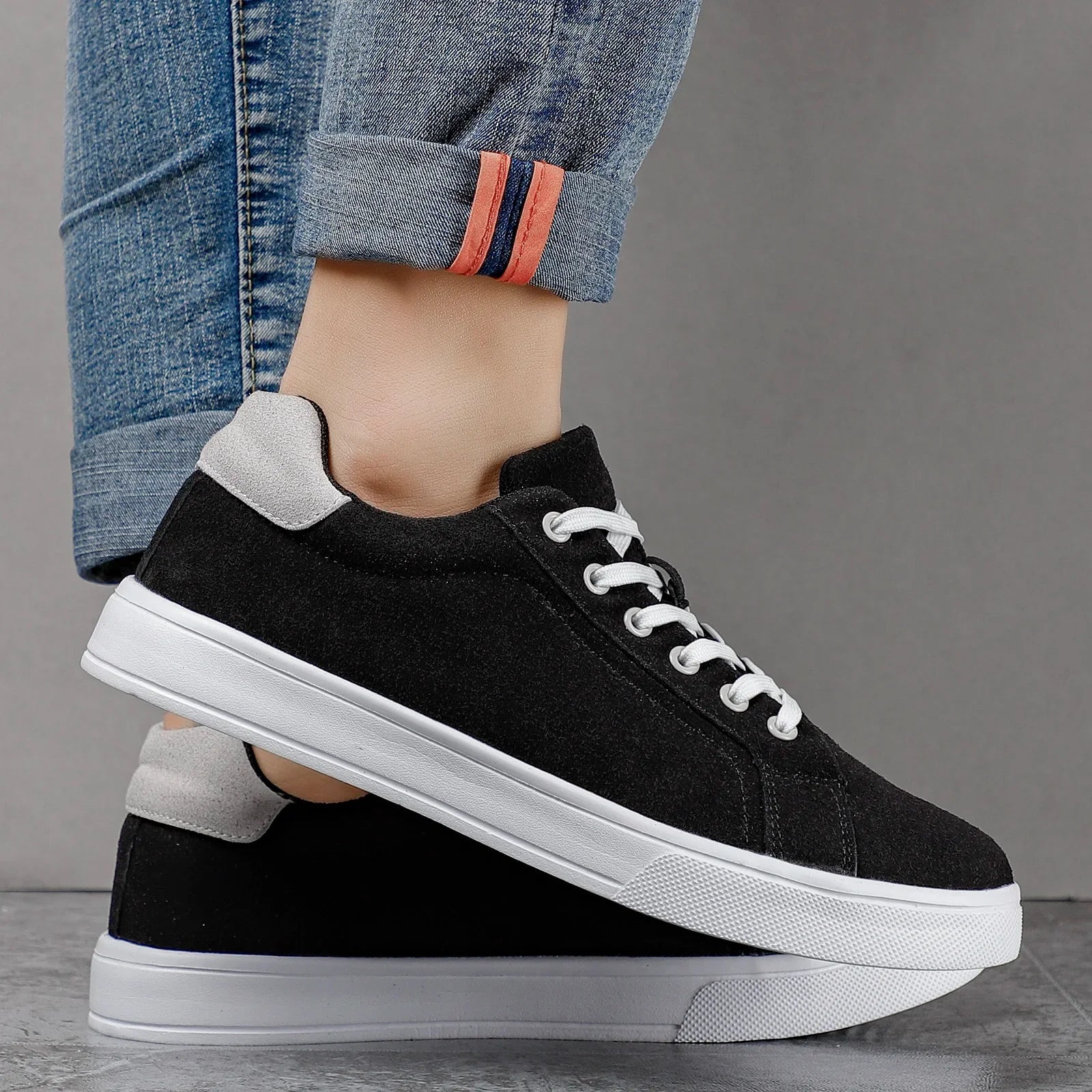 チャーリー・イースト・スニーカー